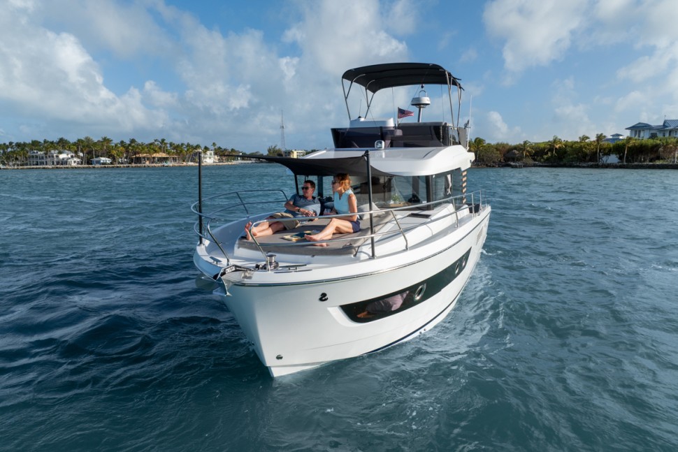 03 swift trawler 37 flybridge underway couple relaxing flybridge