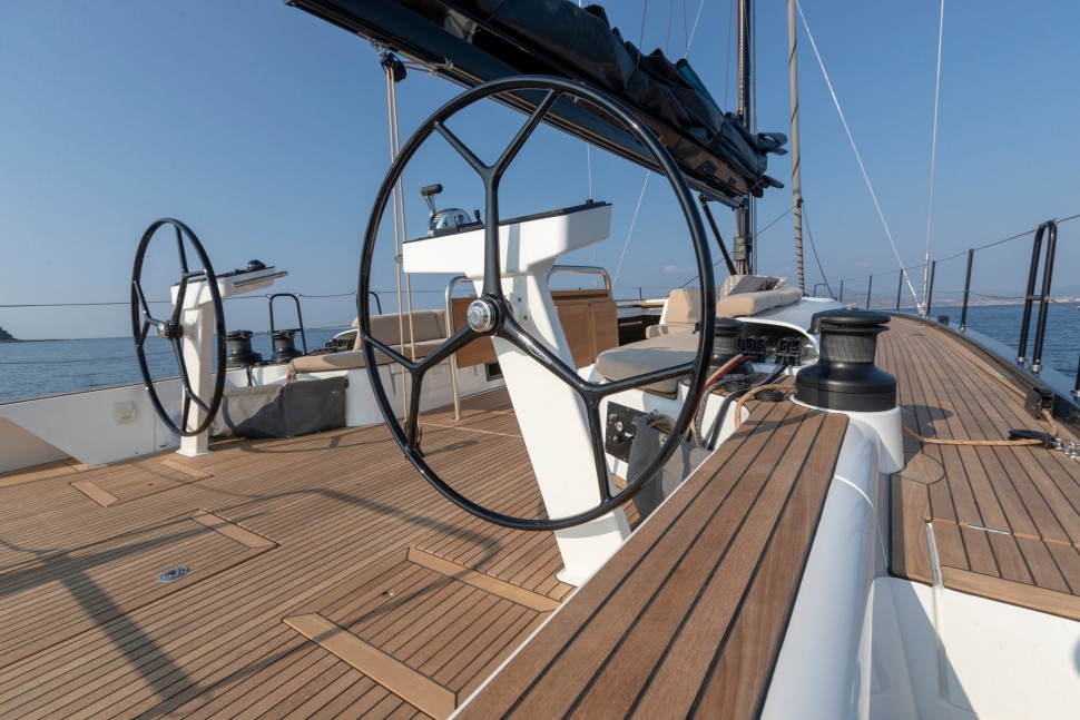 Beneteau First Yacht 53 helm stations