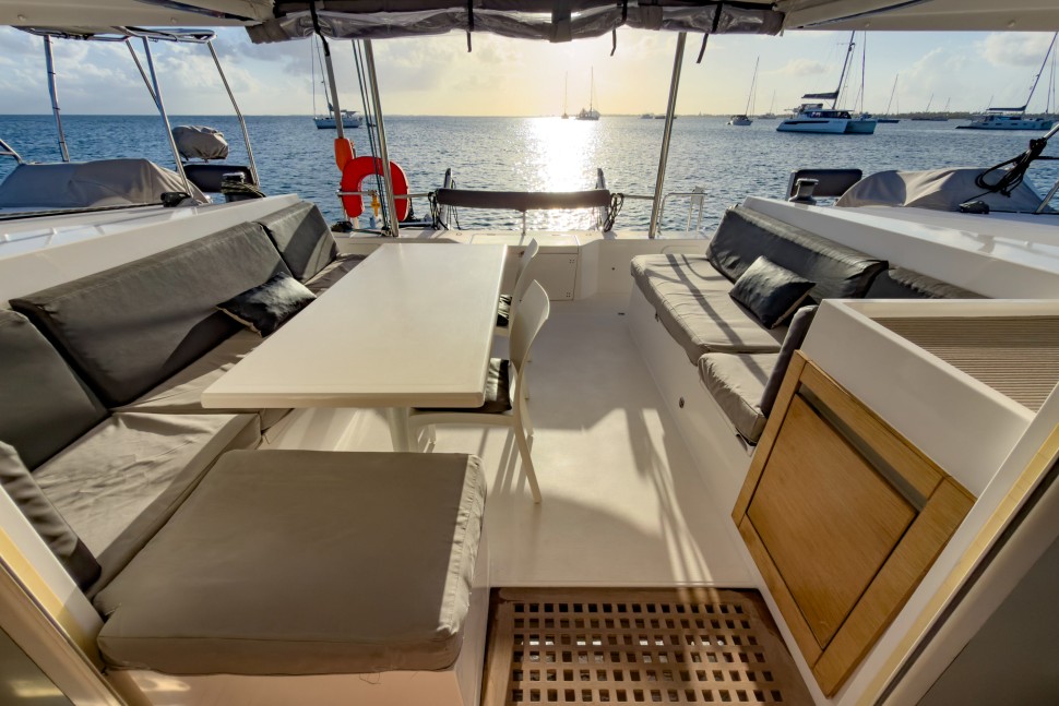 NAUTITECH OPEN 40 OWNER 4 CABINS 46