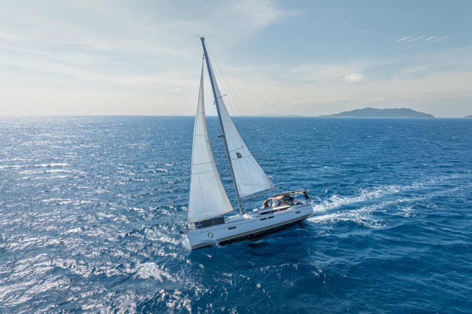 jeanneau sun odyssey 469 02 sailing side profile2