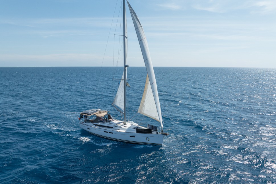 jeanneau sun odyssey 469 04 sailing reaching2