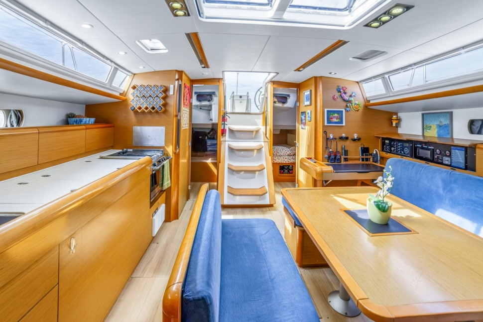 jeanneau sun odyssey 469 12 salon galley overview2