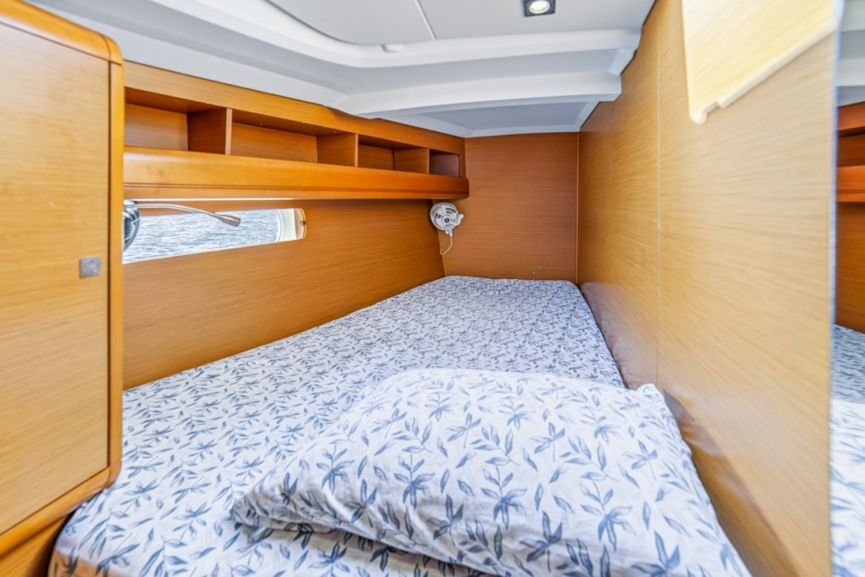 jeanneau sun odyssey 469 16 guest cabin berth2
