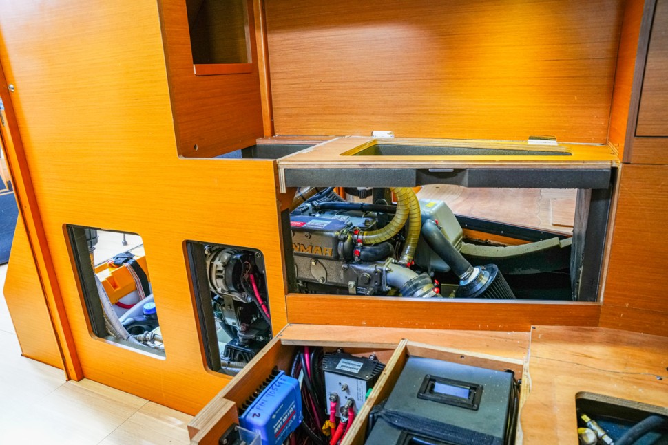 jeanneau sun odyssey 469 20 engine room electrical2