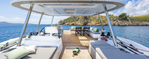Lagoon 60 Top