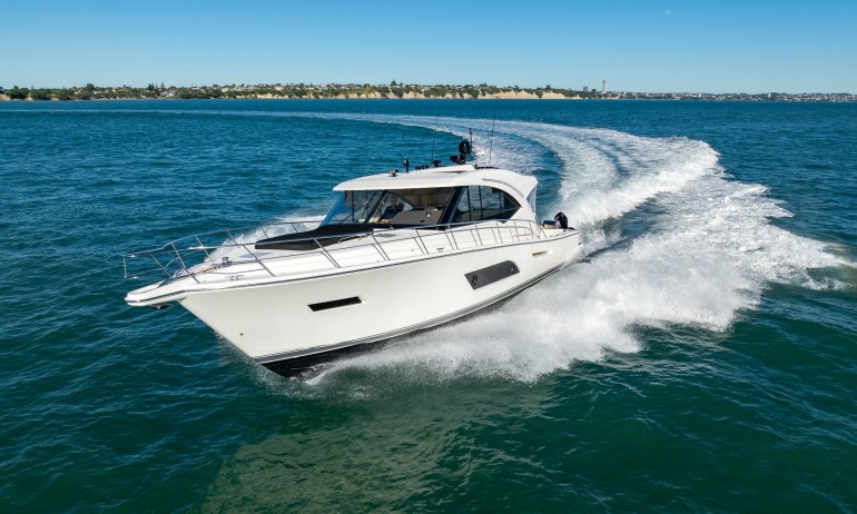 2015 Riviera 565 02 Port Fwd