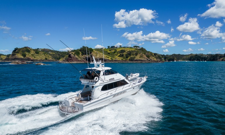 salthouse 52 watia 01 flybridge sportfisher underway