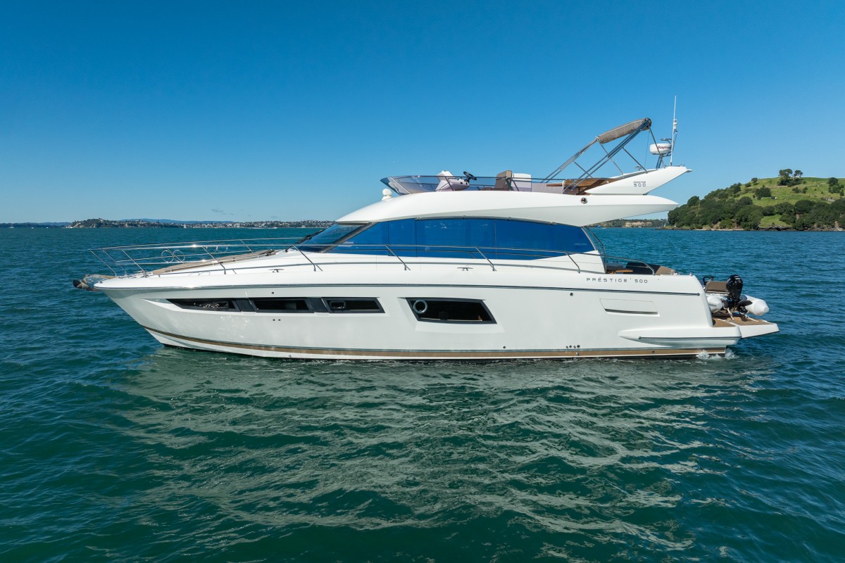 01 prestige 500 fly kauri bay starboard profile