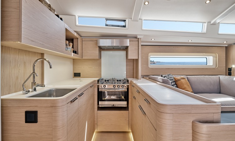 22. OceanisYacht60 Interior