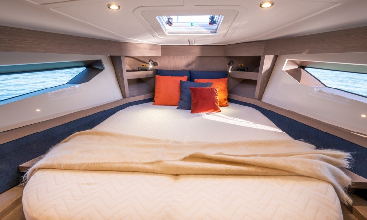 Beneteau Gran Turismo 41 interior 9