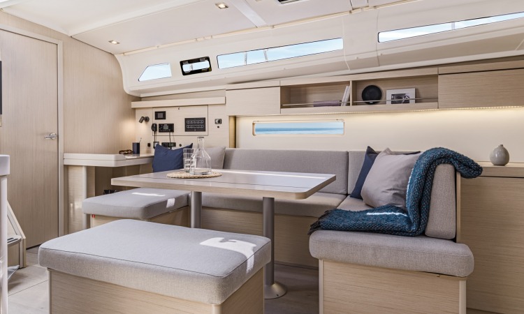 Beneteau Oceanis 41.1 interior 6