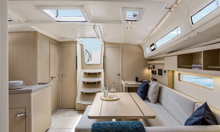 Beneteau Oceanis 42.1 interior 1