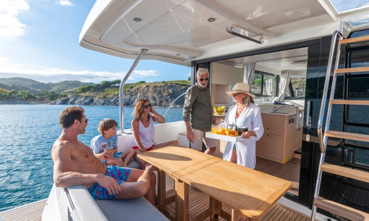 Beneteau Swift Trawler 41 Cockpit 2