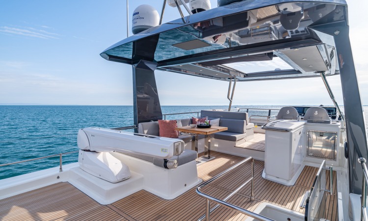 Grand Trawler 62 exterior 22