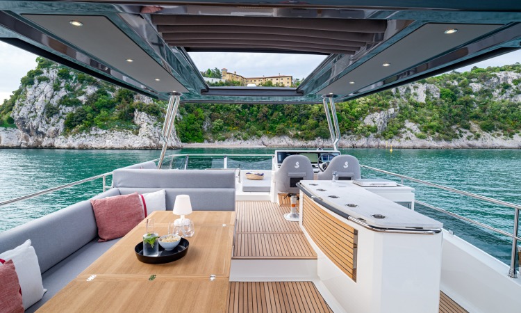 Grand Trawler 62 exterior 33