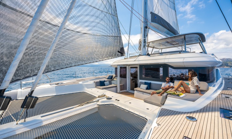 LAGOON 60 EXTERIOR 5