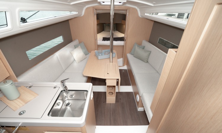 Oceanis 31.1 Beneteau interior galley saloon