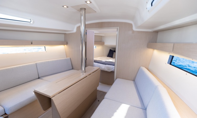 Oceanis 34.1 interior 17