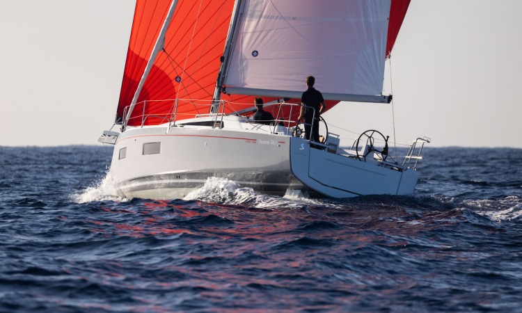 Oceanis 34.1 navigation 22