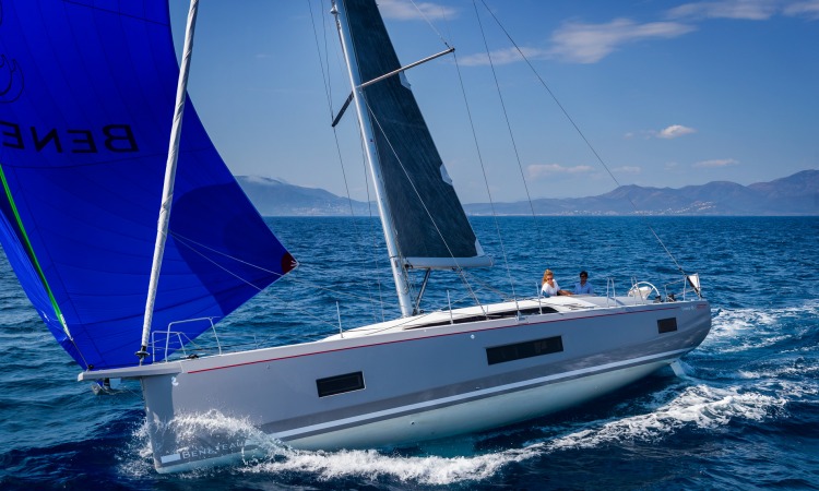 Oceanis 47.1 sailing 3