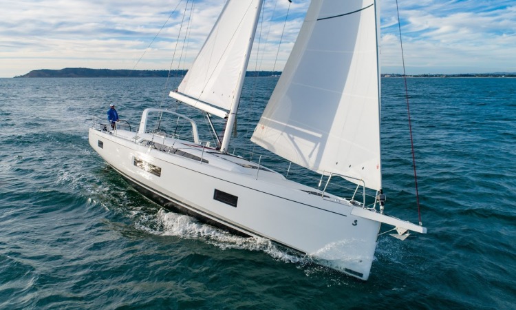 Oceanis 54.1 sailing 3