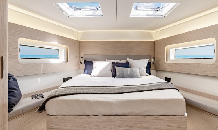 Oceanis Yacht 54 interior 12