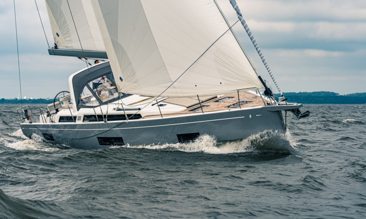 Oceanis Yacht 54 sailing 38