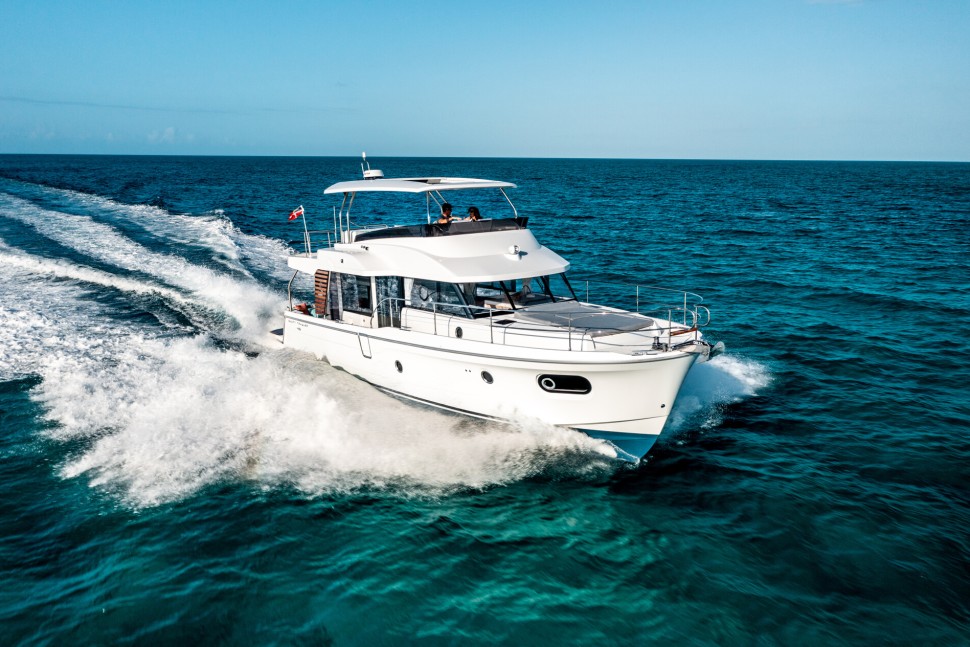 01 beneteau swift trawler 48 starboard bow running