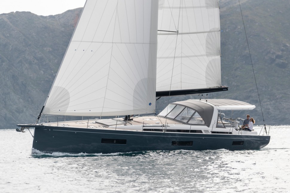 01. OceanisYacht60 Exterior