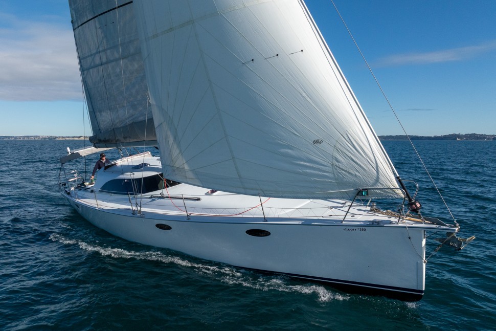 02 elliott tourer 1350 favourite mainsail closeup sailing