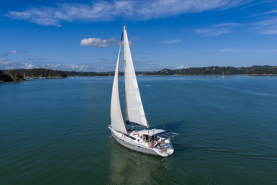 02 ovni 395 rocksteady sailing open water