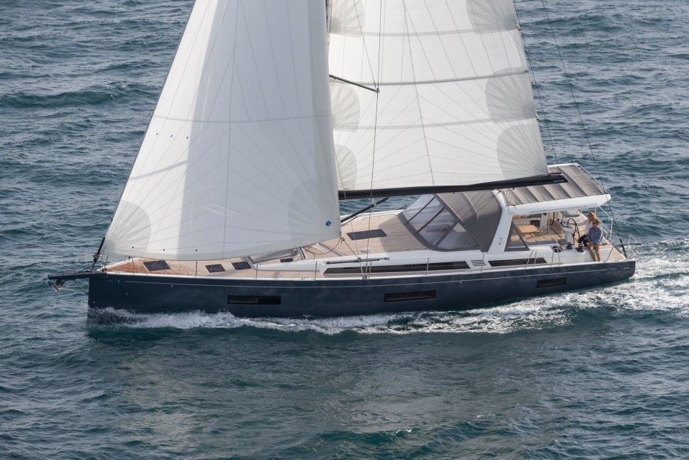 02. OceanisYacht60 Exterior