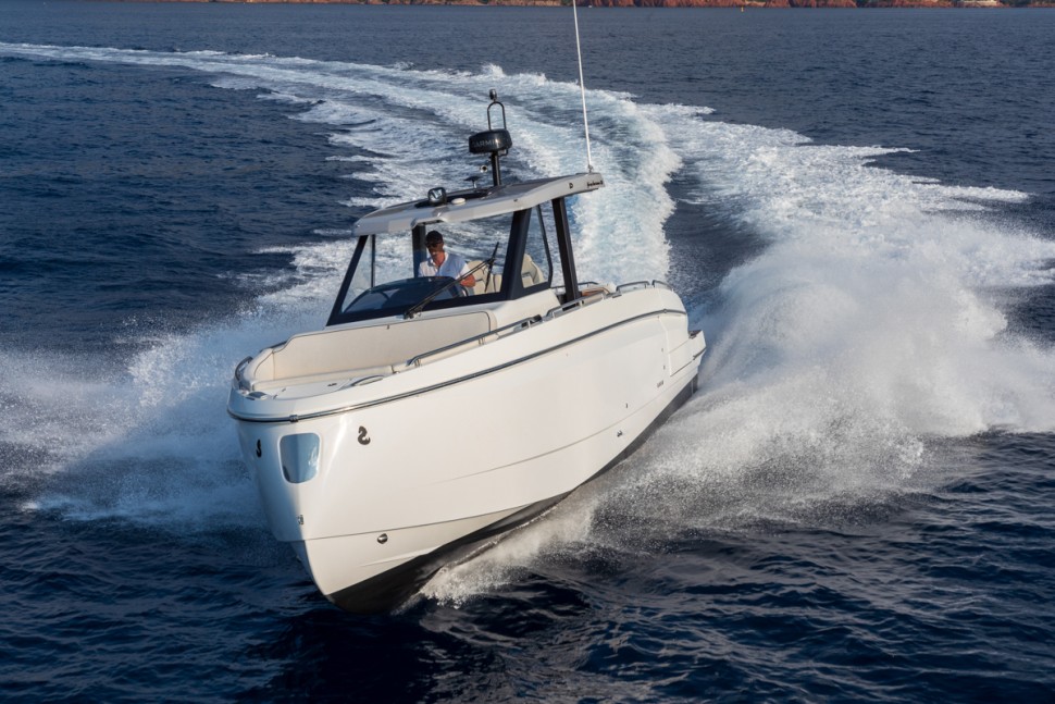 03 beneteau gran turismo 35 bow on running shot