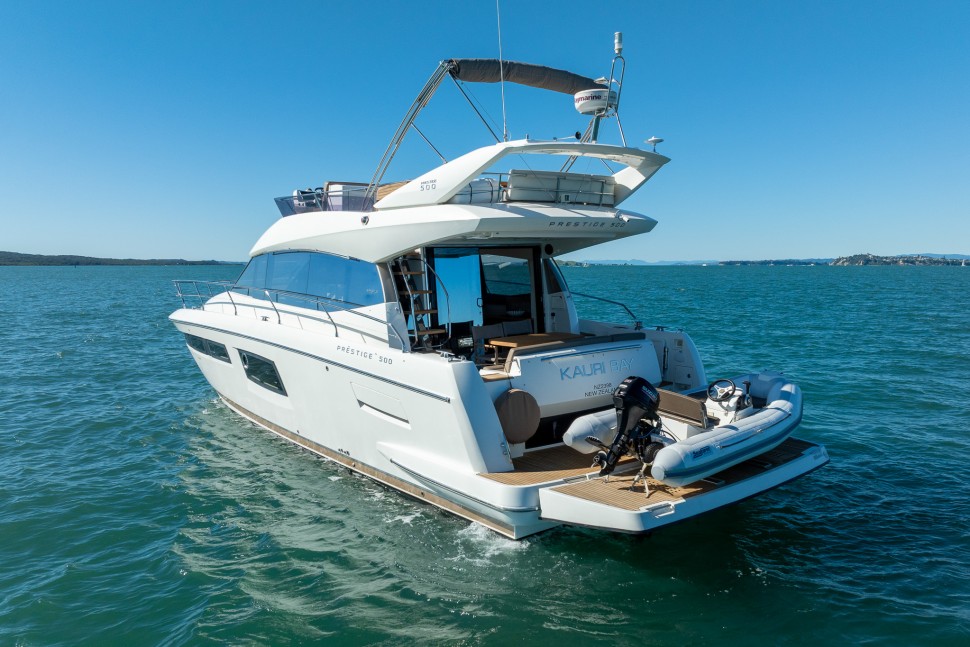 05 prestige 500 fly kauri bay stern view tender
