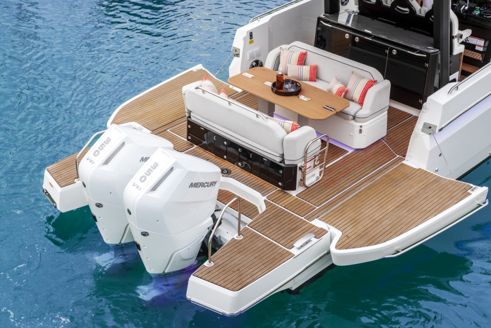 07 beneteau gran turismo 35 aft deck dinette twin outboards