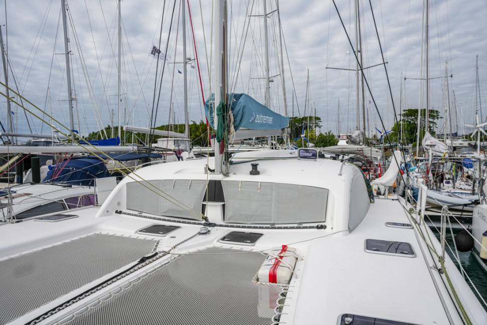 07 outremer 45 catamaran foredeck trampolines mast