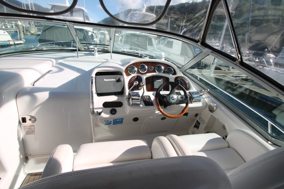 07 sea ray helm station