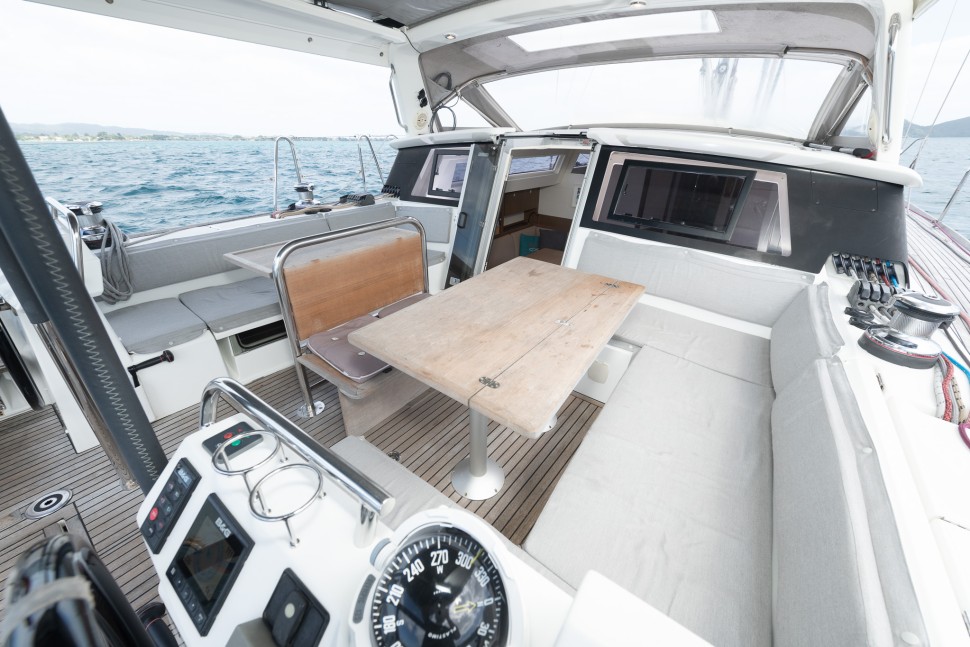 09 beneteau sense 51 twice cockpit dining