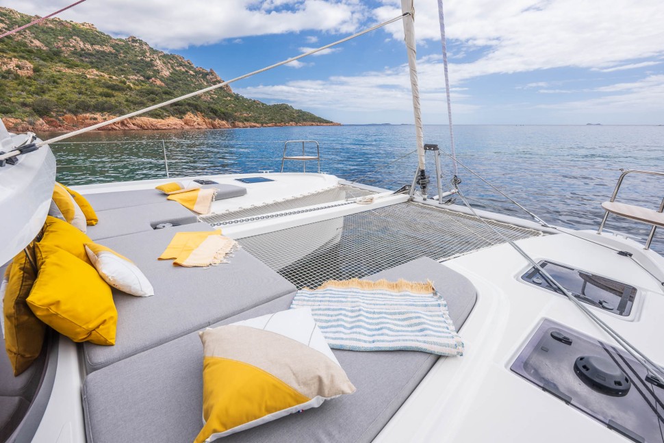 09 lagoon 38 exterior foredeck cushions