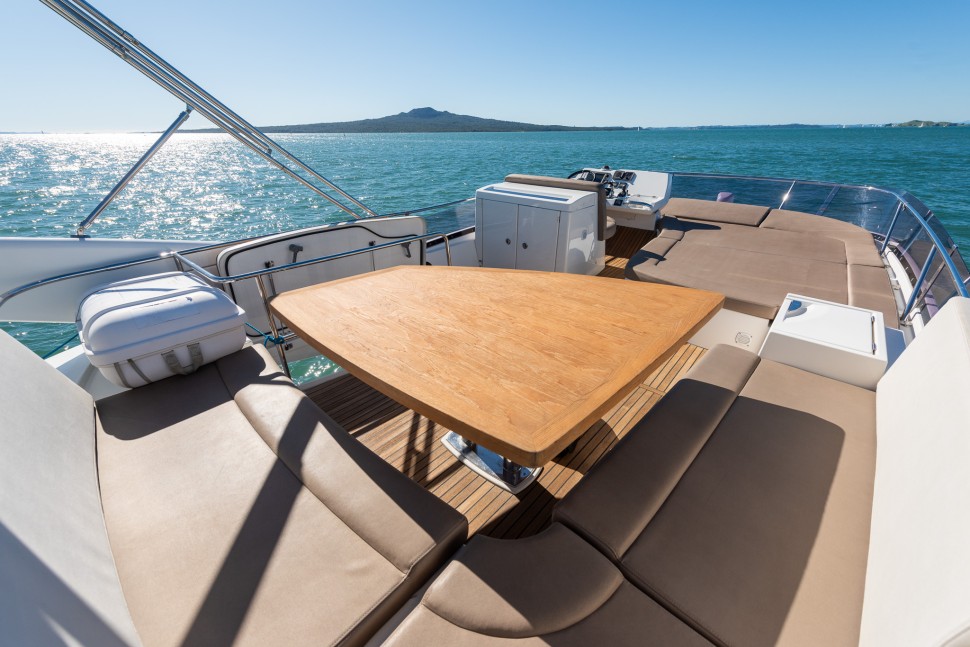 09 prestige 500 fly flybridge seating table