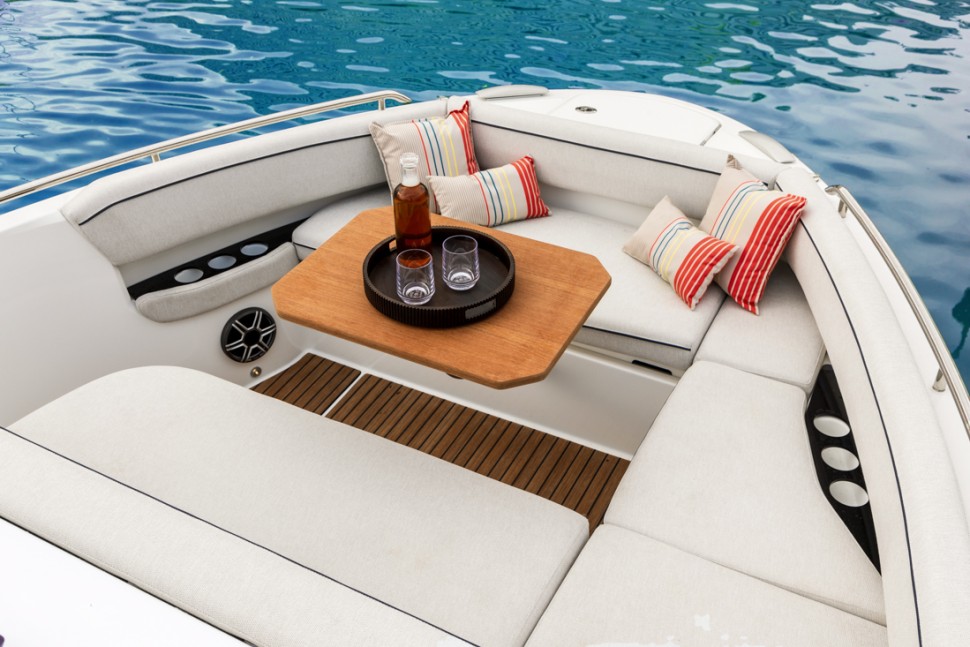 10 beneteau gran turismo 35 bow seating closeup