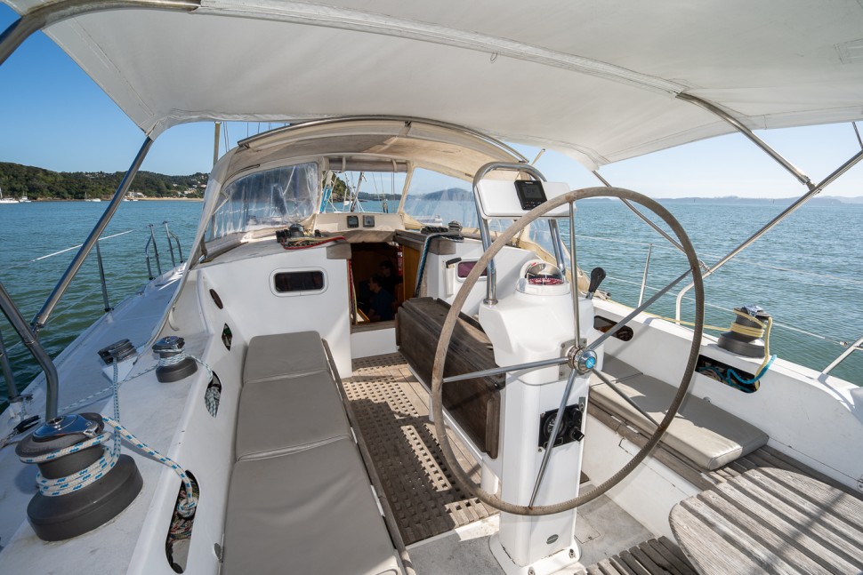 10 ovni 395 rocksteady cockpit forward view