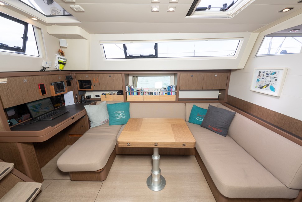 11 beneteau sense 51 twice saloon nav station