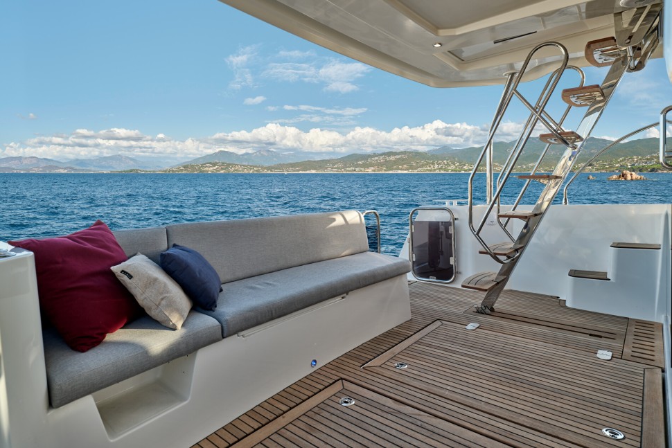 11 beneteau swift trawler 48 cockpit aft seating