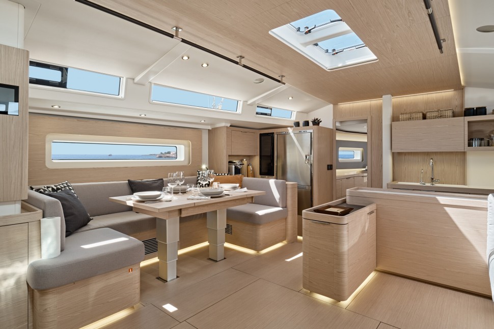 11. OceanisYacht60 Interior