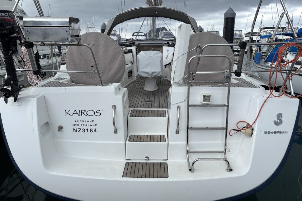 12 Beneteau Oceanis 43 Kairos Transom