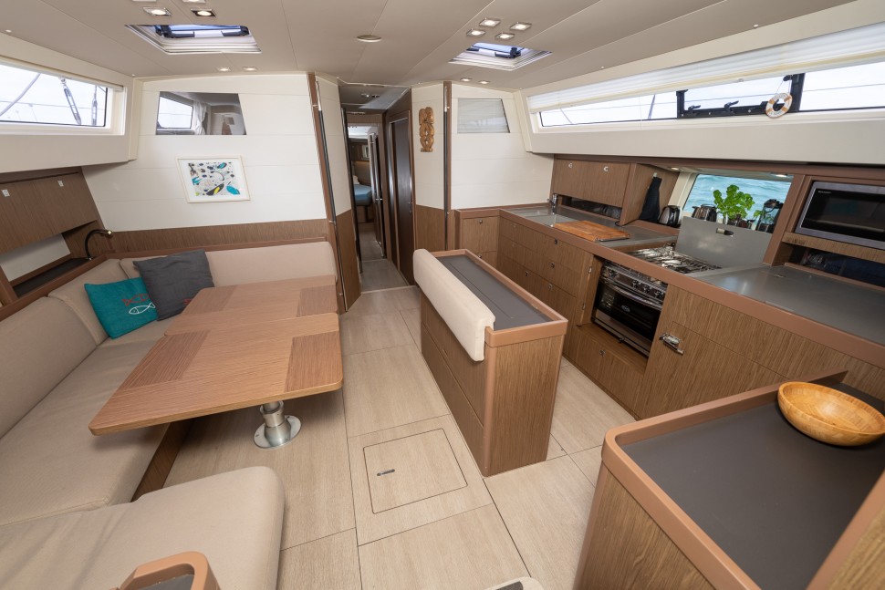 12 beneteau sense 51 twice saloon galley