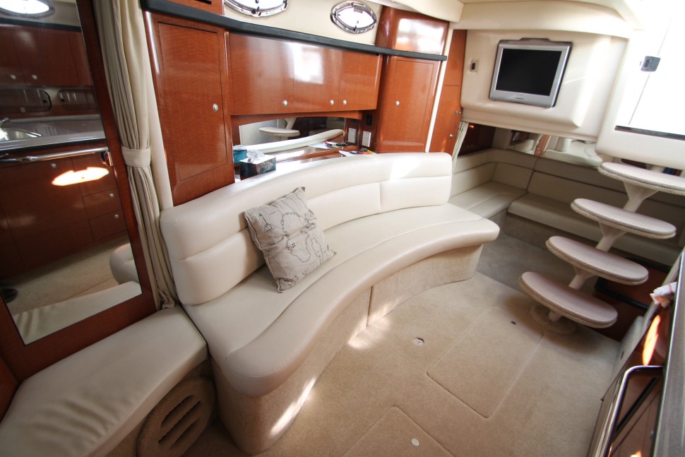 12 sea ray saloon starboard aft