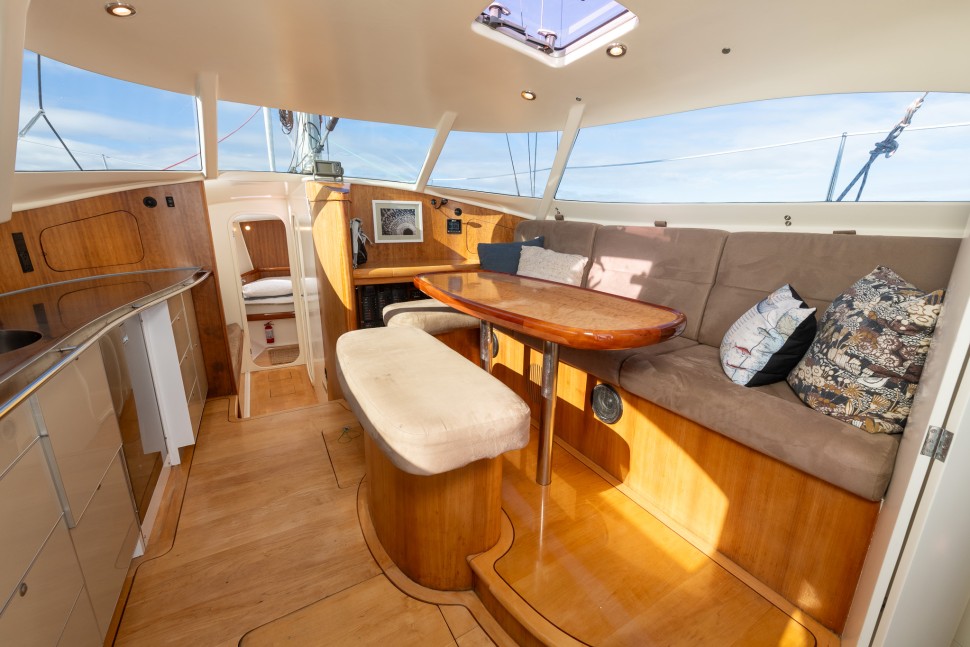 13 elliott tourer 1350 favourite salon dinette view