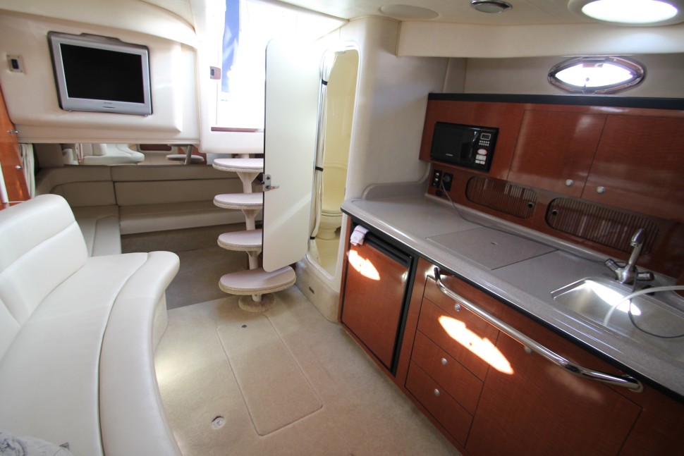 13 sea ray saloon port aft